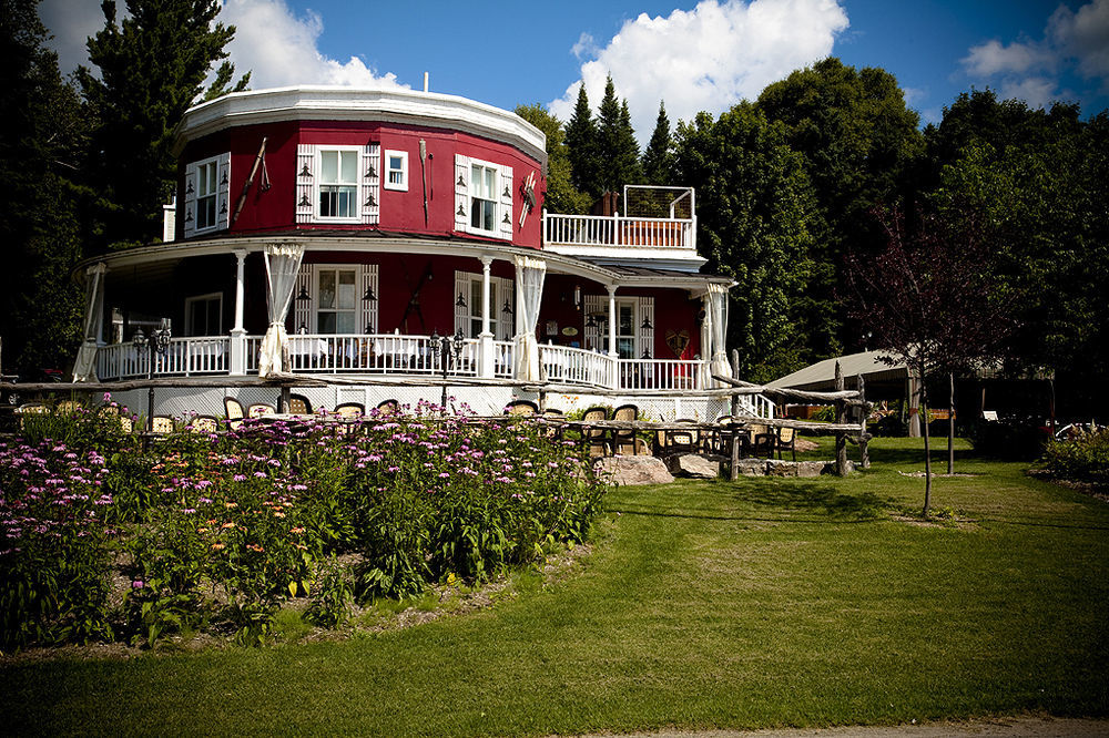 Auberge De La Tour Du Lac Sainte-Agathe-des-Monts Ngoại thất bức ảnh