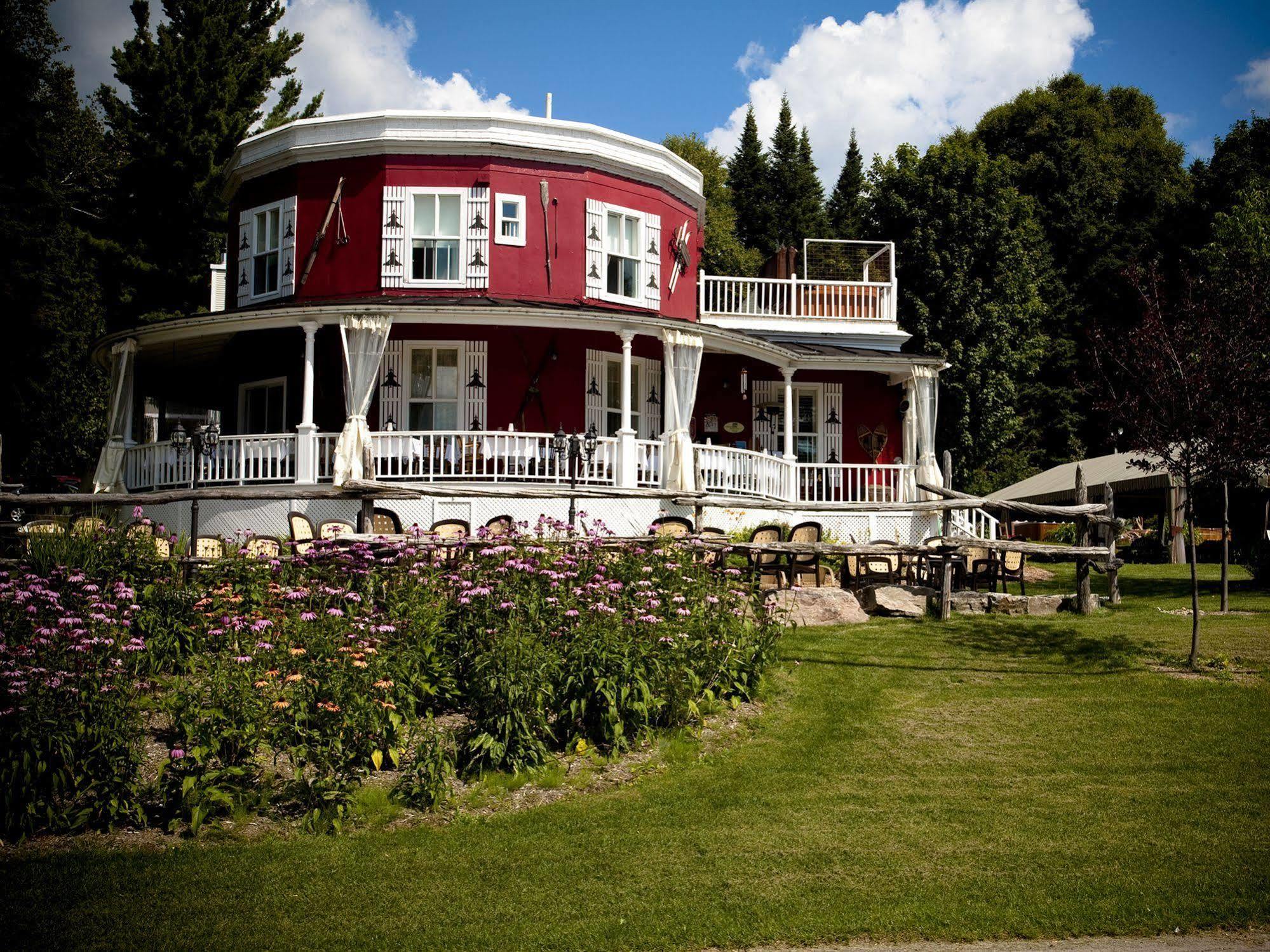 Auberge De La Tour Du Lac Sainte-Agathe-des-Monts Ngoại thất bức ảnh
