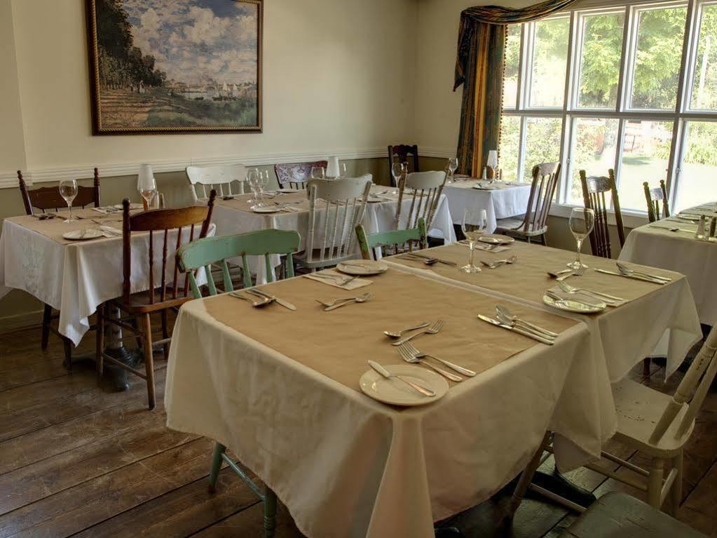 Auberge De La Tour Du Lac Sainte-Agathe-des-Monts Ngoại thất bức ảnh