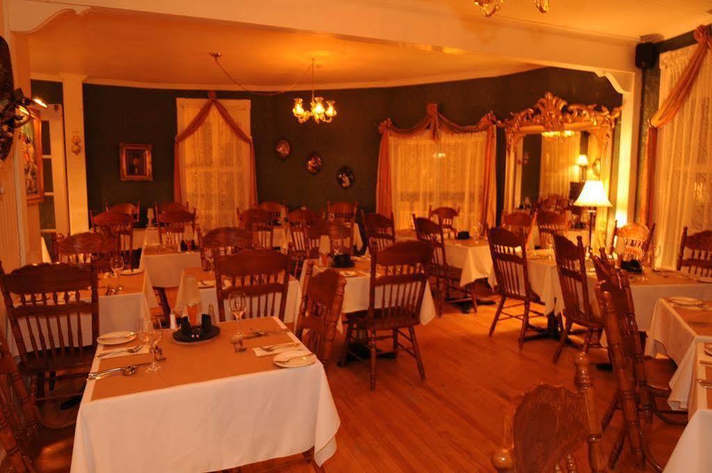 Auberge De La Tour Du Lac Sainte-Agathe-des-Monts Ngoại thất bức ảnh