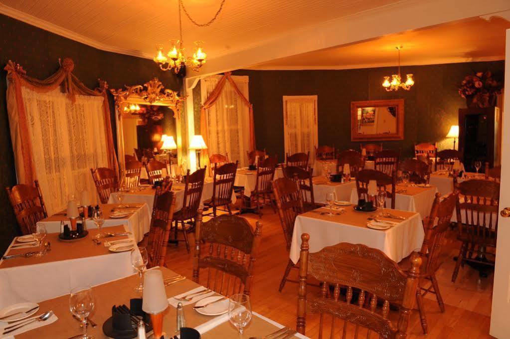 Auberge De La Tour Du Lac Sainte-Agathe-des-Monts Ngoại thất bức ảnh